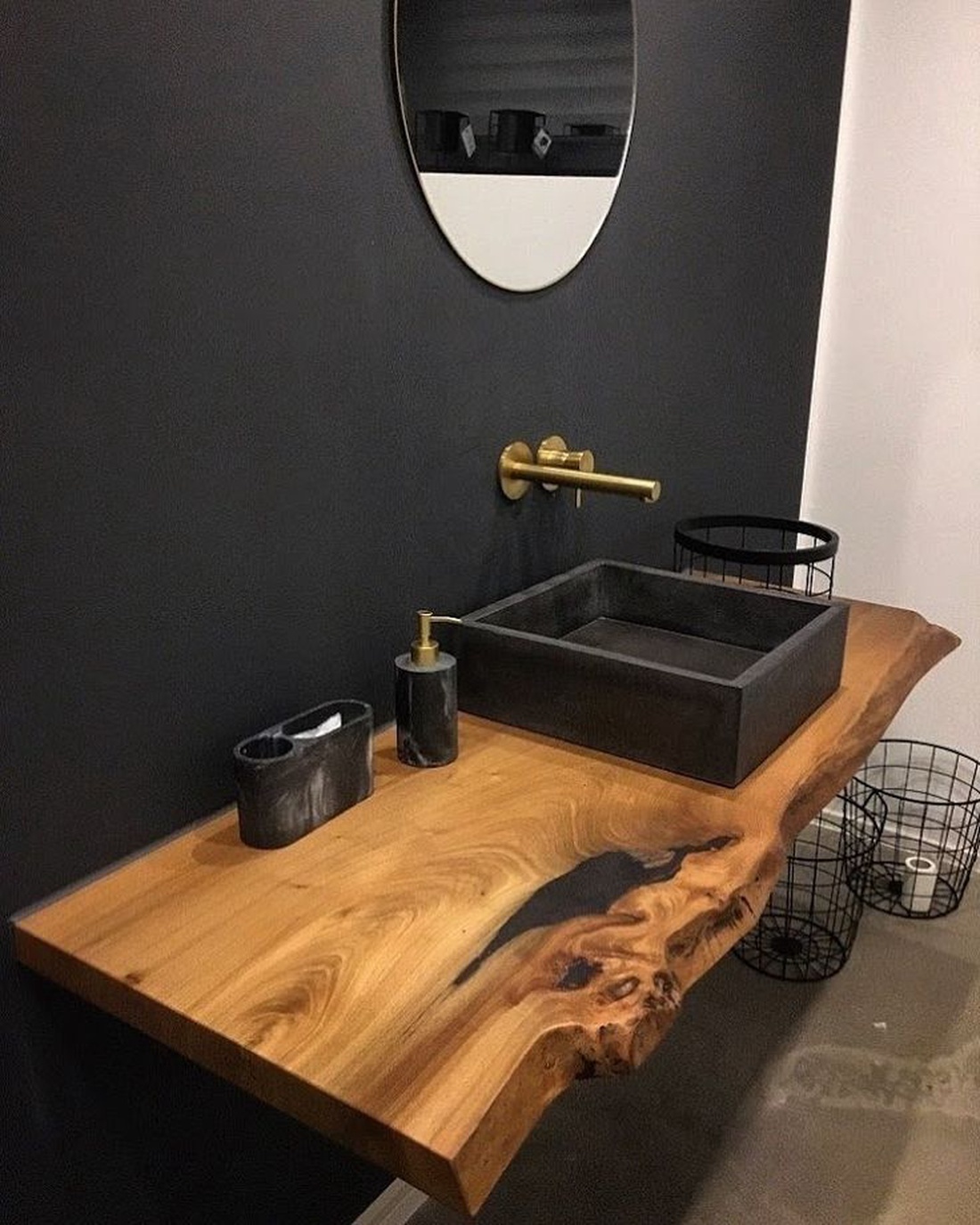 Blat baie din lemn masiv tip live edge � blat pentru lavoar, blat rustic modern pentru baie - casă & stil de viață - mobilier artizanal - alt mobilier - Artynos.ro