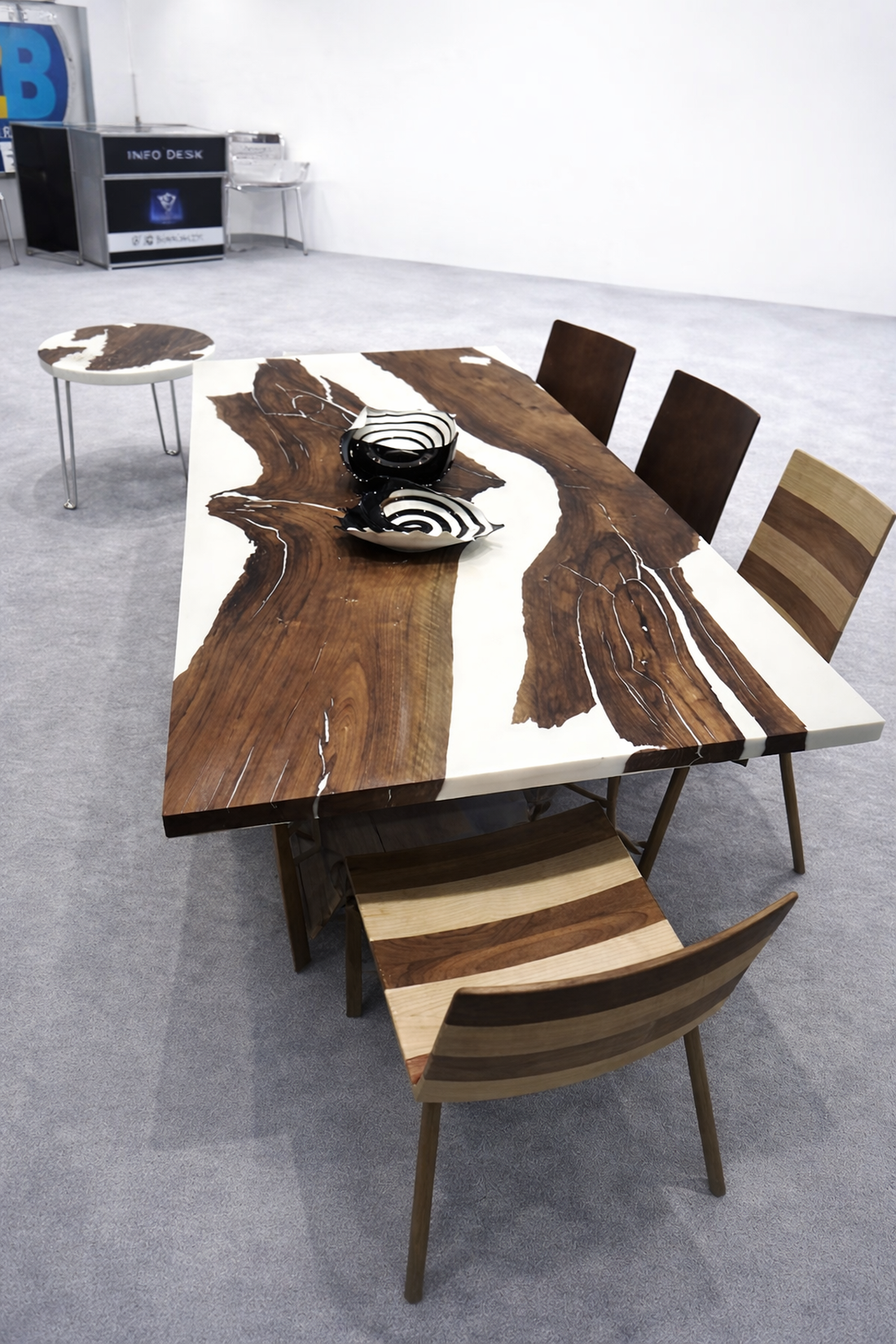 Masă din lemn masiv de nuc cu rășină epoxy - masa dinning unicat  - casă & stil de viață - mobilier artizanal - mese - Artynos.ro