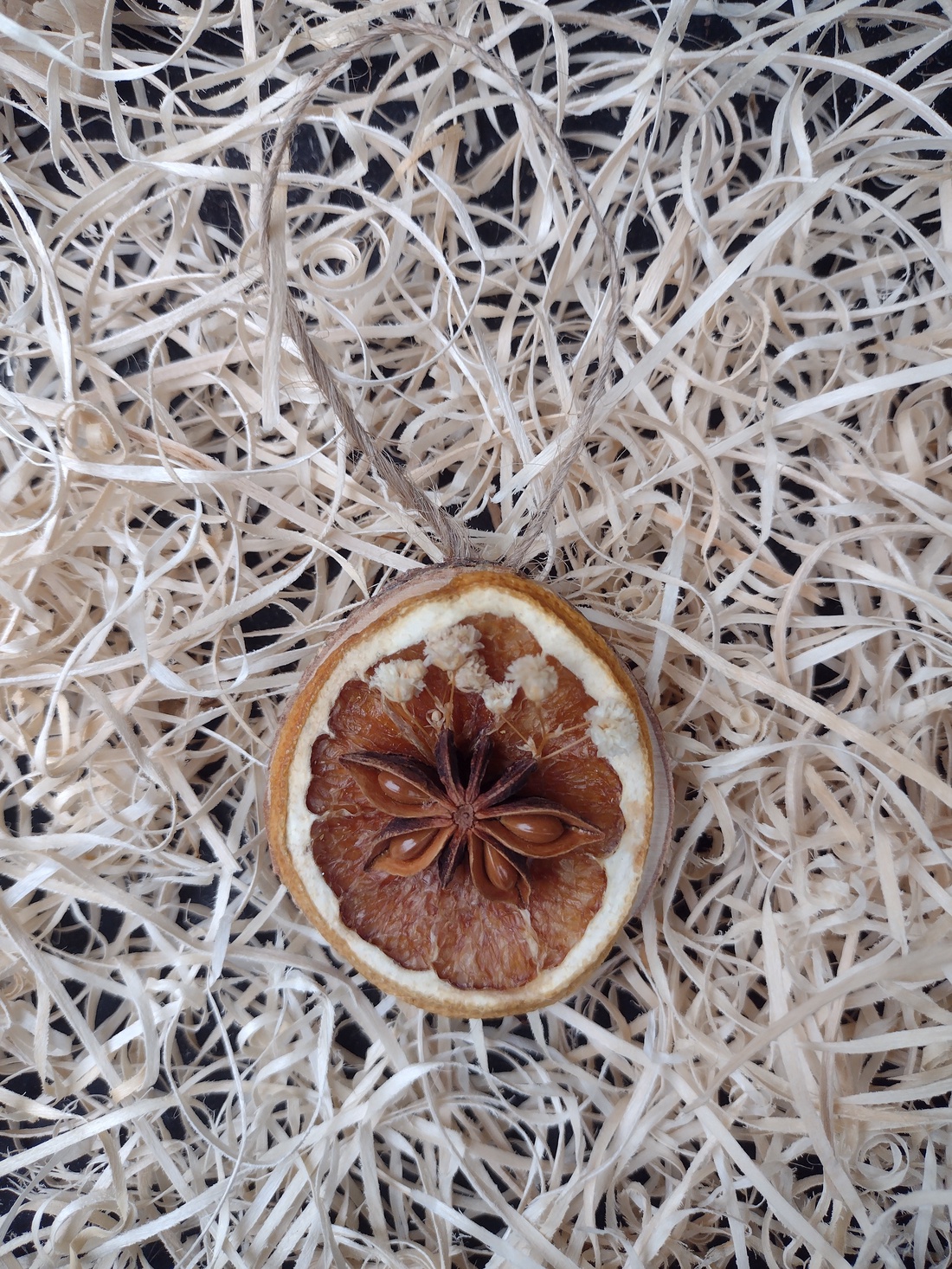 6 globuri naturale din felie de lemn si portocală uscată - crăciun - decorațiuni de crăciun de casă - globuri de crăciun - Artynos.ro