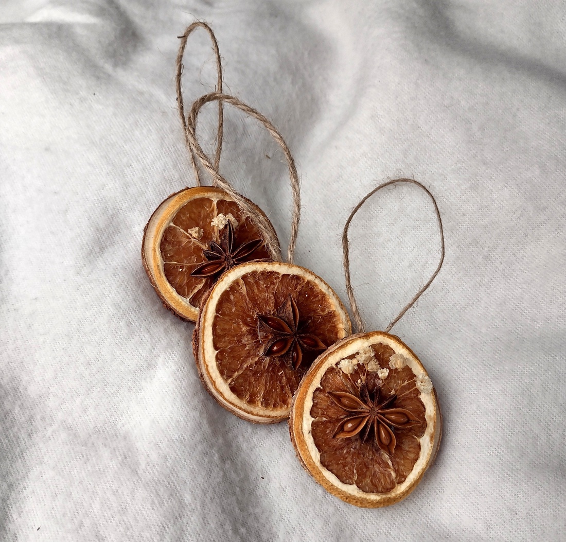 6 globuri naturale din felie de lemn si portocală uscată - crăciun - decorațiuni de crăciun de casă - globuri de crăciun - Artynos.ro