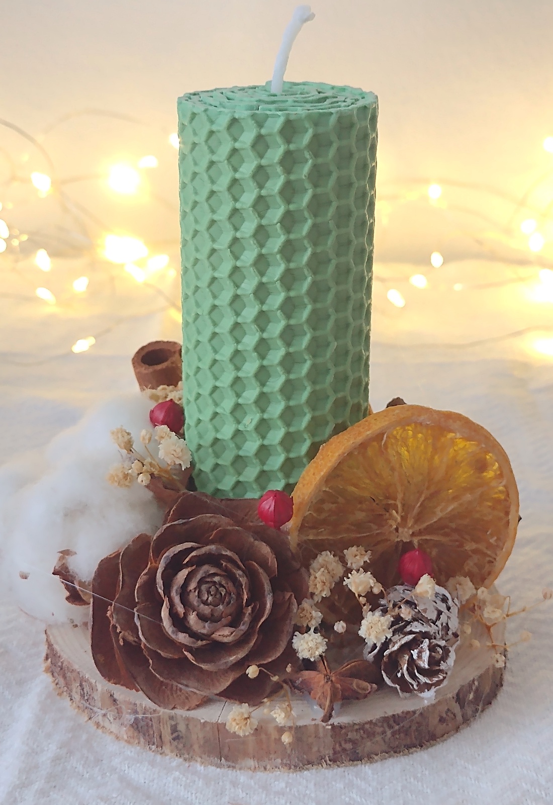 Decorațiune lumânare din ceară naturală și elemente naturale - crăciun - decorațiuni de crăciun de casă - decor pentru masă de crăciun - Artynos.ro