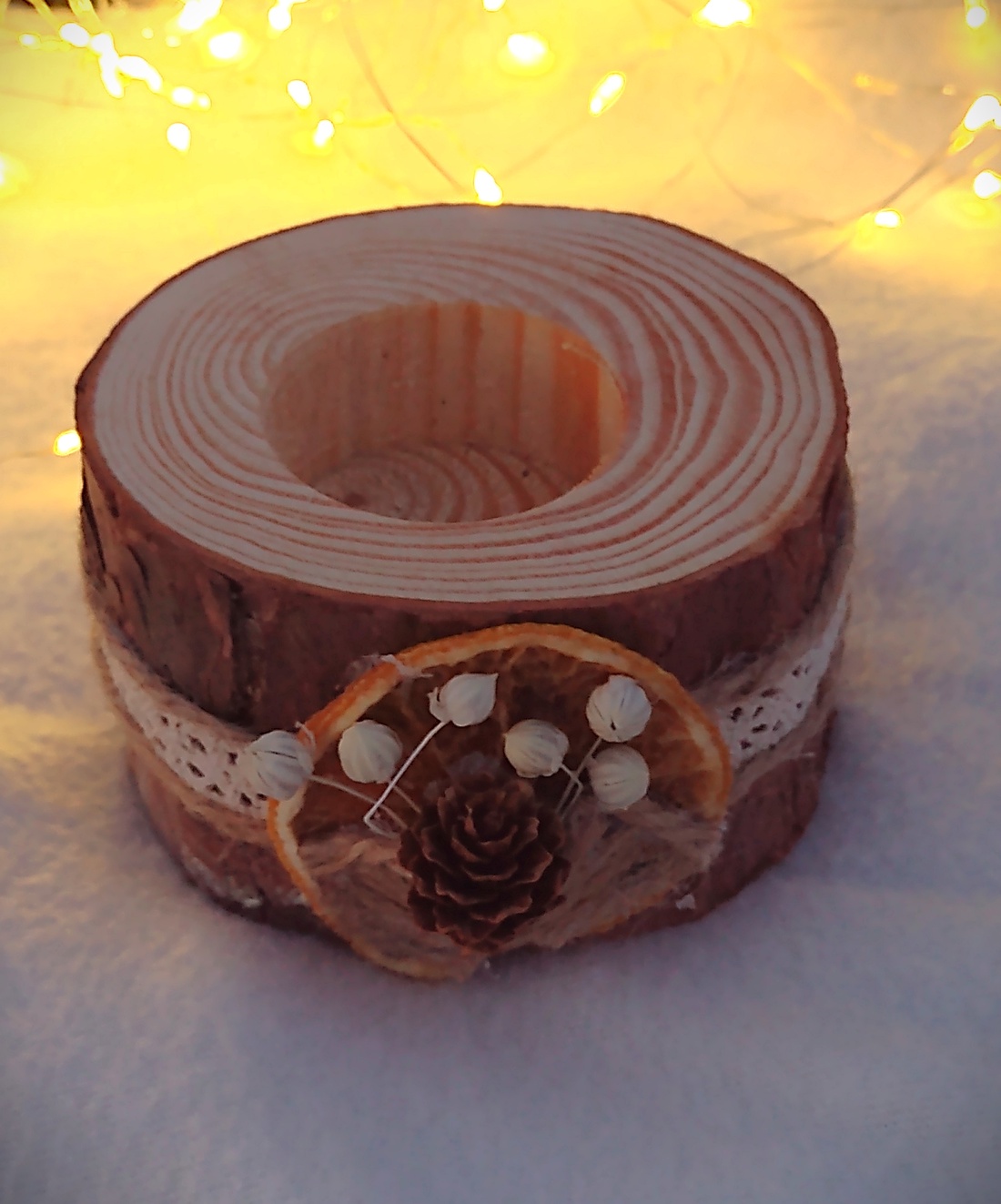 Decorațiune din lemn cu suport pentru lumânare și elemente naturale - casă & stil de viață - lumânări, parfumuri, arome - suport lumânări - Artynos.ro