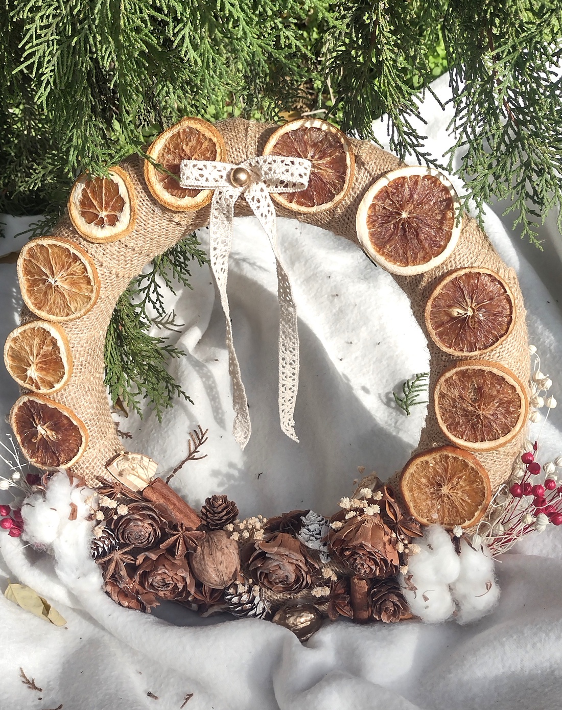 Coroniță decor ușă cu elemente naturale - crăciun - decorațiuni de crăciun de casă - decorațiuni pentru ușă de crăciun - Artynos.ro