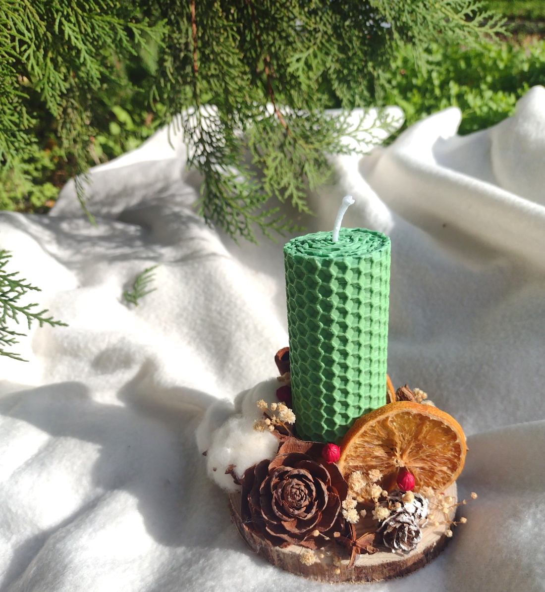 Decorațiune lumânare din ceară naturală și elemente naturale - crăciun - decorațiuni de crăciun de casă - decor pentru masă de crăciun - Artynos.ro