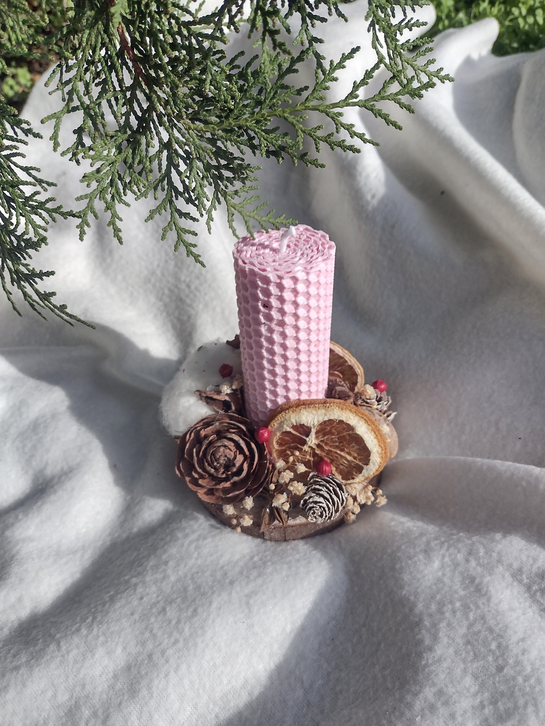 Decorațiune lumânare din ceară naturală și elemente naturale - crăciun - decorațiuni de crăciun de casă - lumânări parfumate de crăciun - Artynos.ro