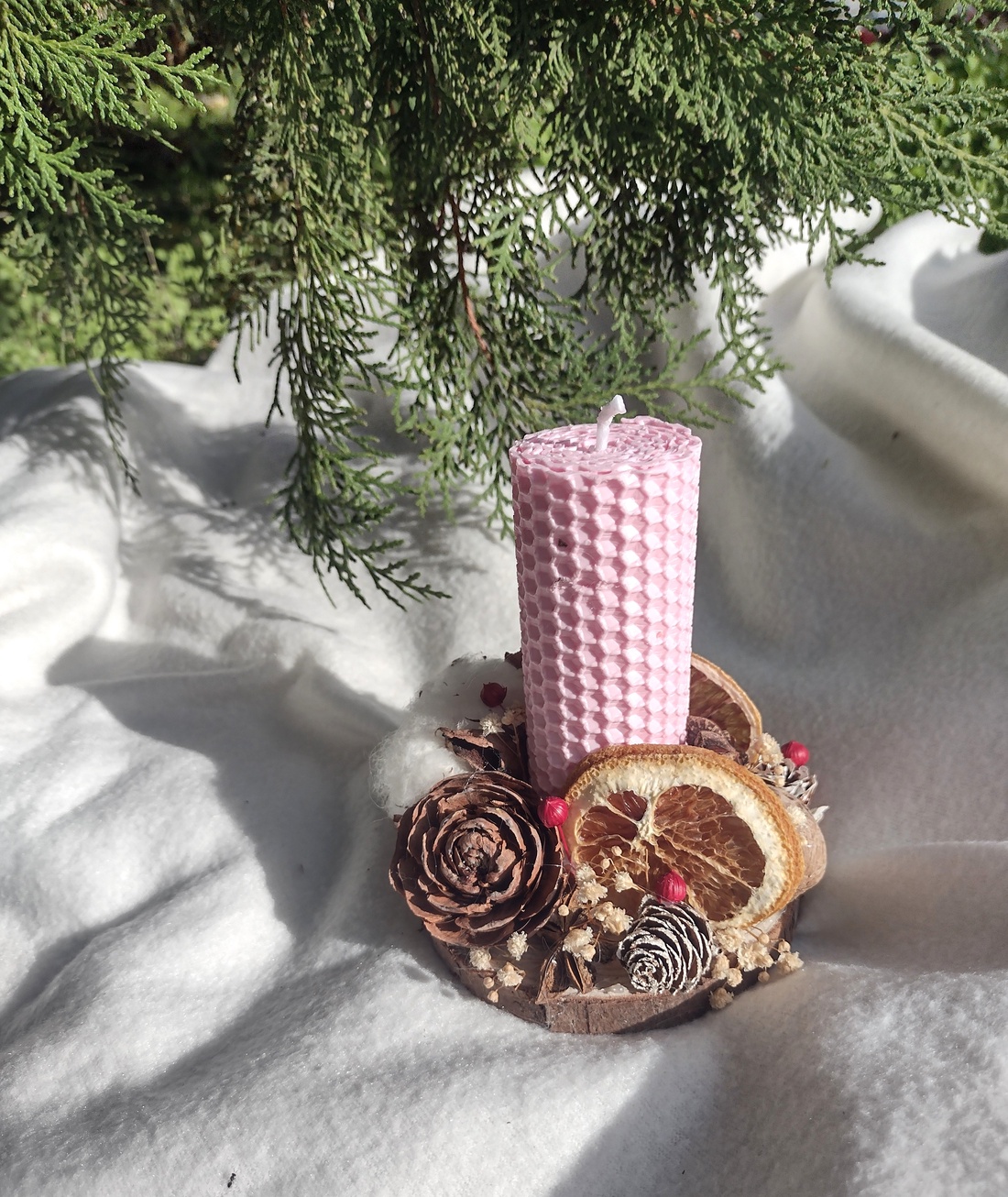 Decorațiune lumânare din ceară naturală și elemente naturale - crăciun - decorațiuni de crăciun de casă - lumânări parfumate de crăciun - Artynos.ro