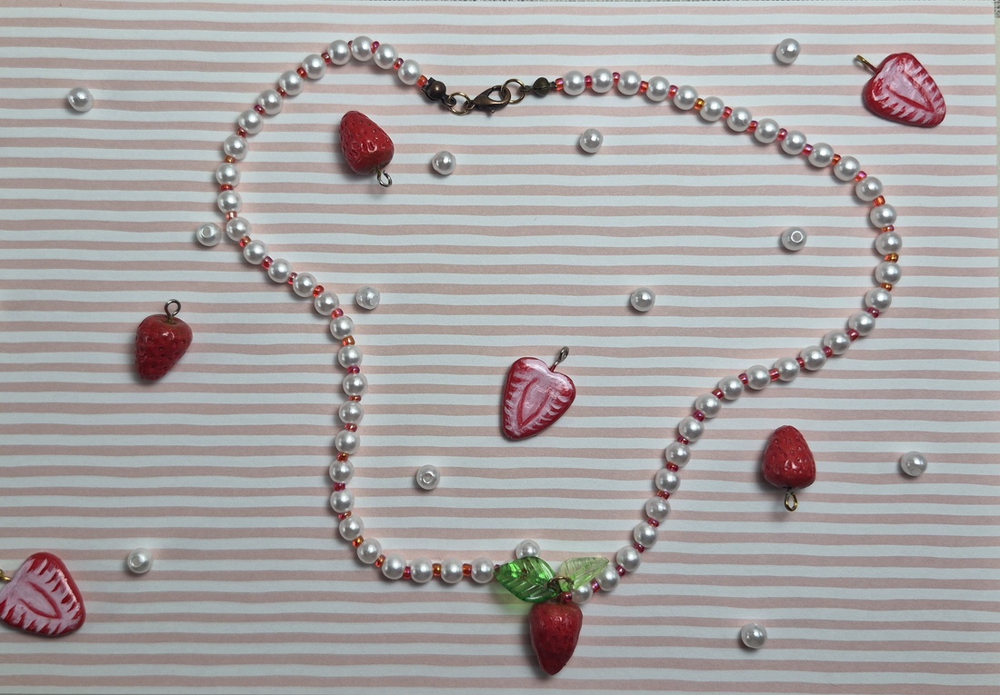 Colier Handmade cu Căpșună - bijuterii - coliere - coliere din mărgele - Artynos.ro