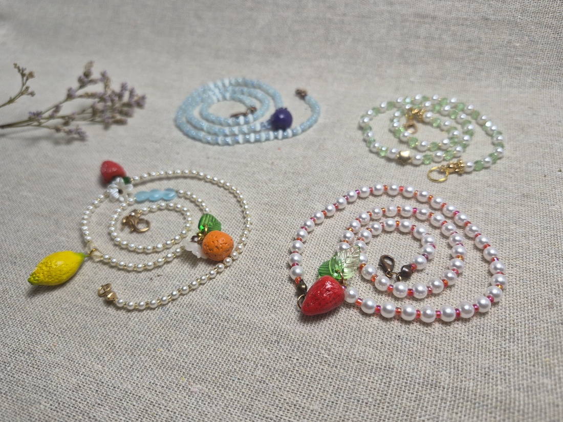 Colier Handmade cu Căpșună - bijuterii - coliere - coliere din mărgele - Artynos.ro