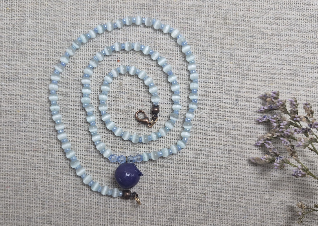 Colier Handmade cu Mărgele și Charm Afină - bijuterii - coliere - coliere cu pandative - Artynos.ro