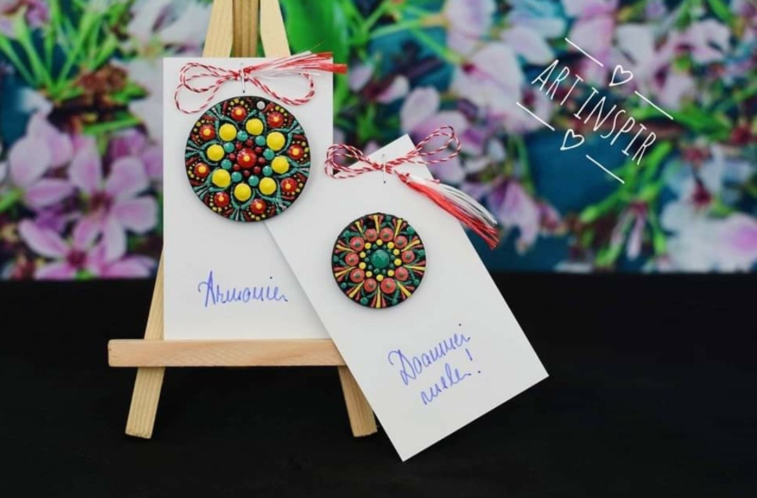Broșă pictată în stil mandala - arte vizuale și accesorii - picturi - pictură acrilică - Artynos.ro Broșă pictată în stil mandala - arte vizuale și accesorii - picturi - pictură acrilică - Artynos.ro