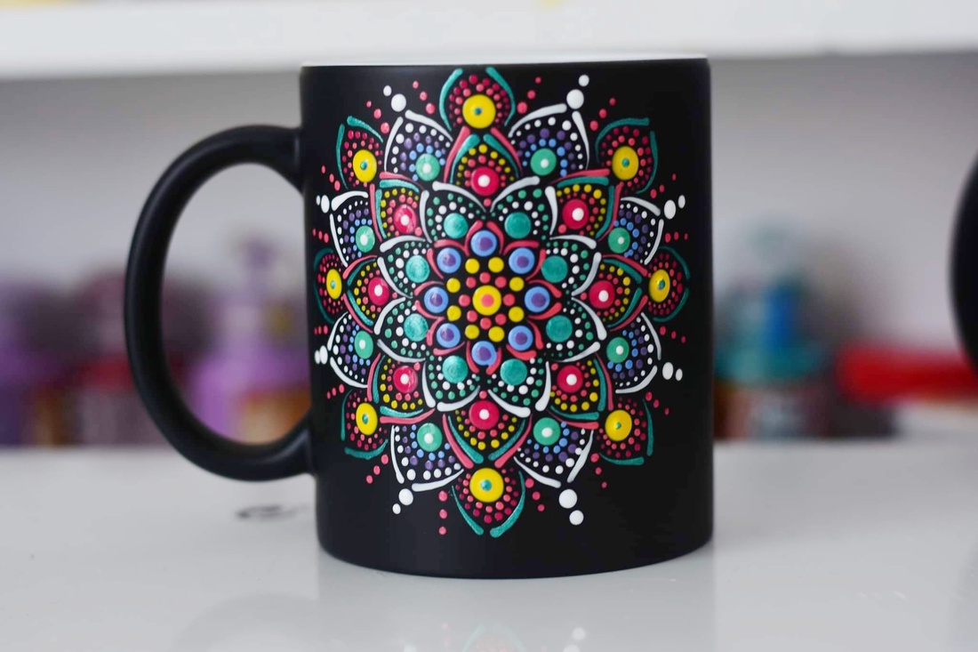 Cana termosensibilă pictată stil mandala - arte vizuale și accesorii - picturi - pictură acrilică - Artynos.ro Cana termosensibilă pictată stil mandala - arte vizuale și accesorii - picturi - pictură acrilică - Artynos.ro