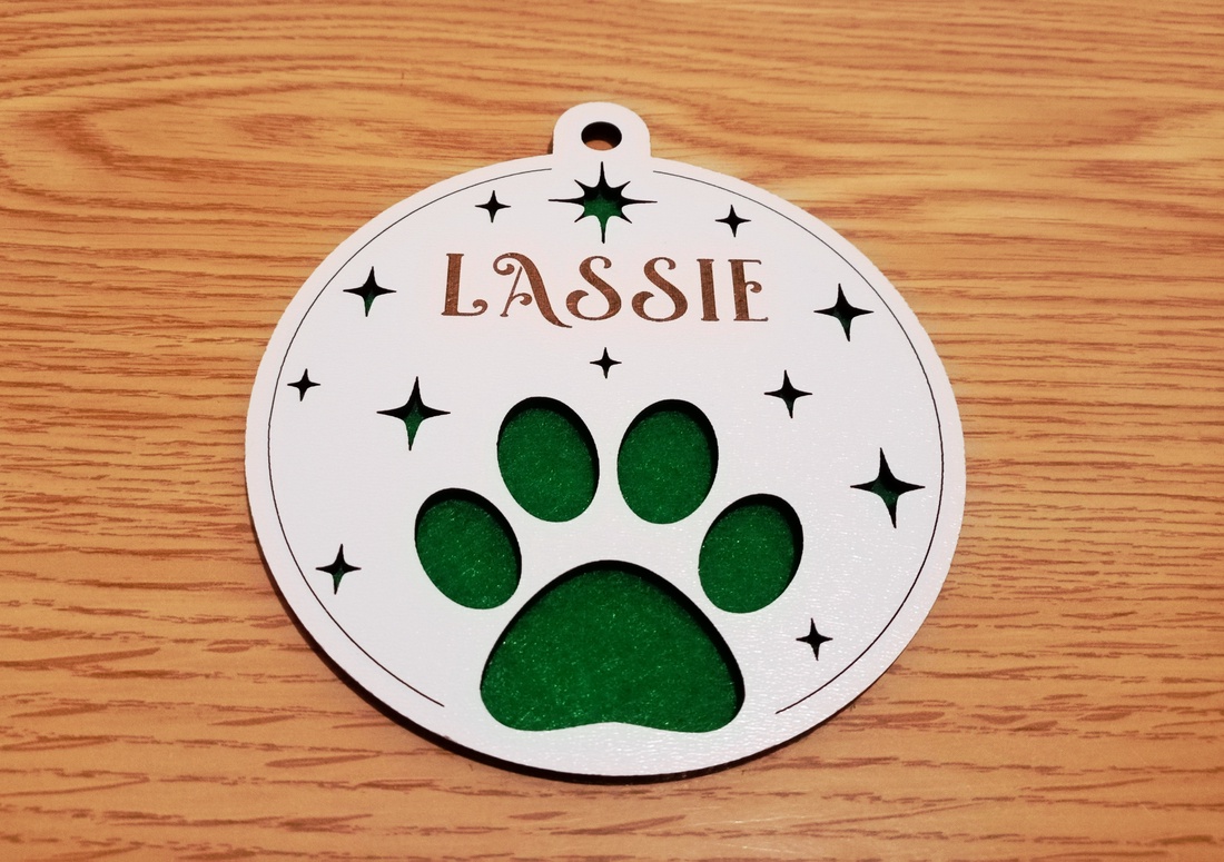 Glob de Craciun cu numele animalului de companie, MDF alb 2.7 mm, diametru 9 cm - crăciun - decorațiuni de crăciun de casă - Artynos.ro