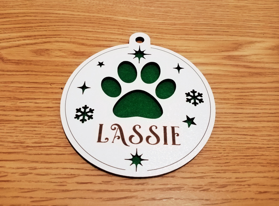 Glob de Craciun cu numele animalului de companie, MDF alb 2.7 mm, diametru 9 cm - crăciun - decorațiuni de crăciun de casă - Artynos.ro