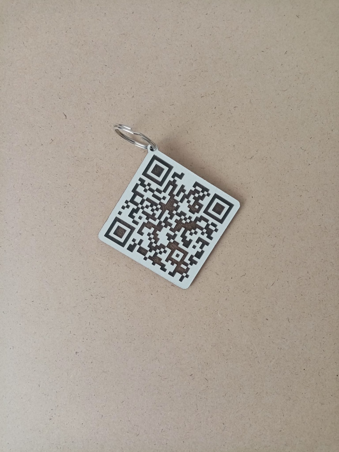 Breloc cod QR pentru afacerea ta - arte vizuale și accesorii  - fotografie - fotografie evenimente - Artynos.ro