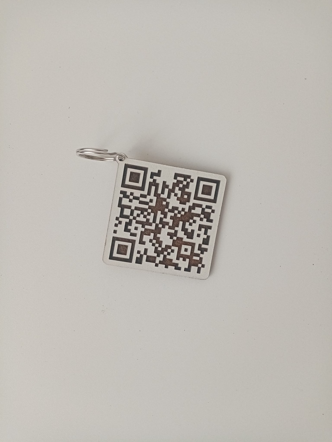 Breloc cod QR pentru afacerea ta - arte vizuale și accesorii  - fotografie - fotografie evenimente - Artynos.ro