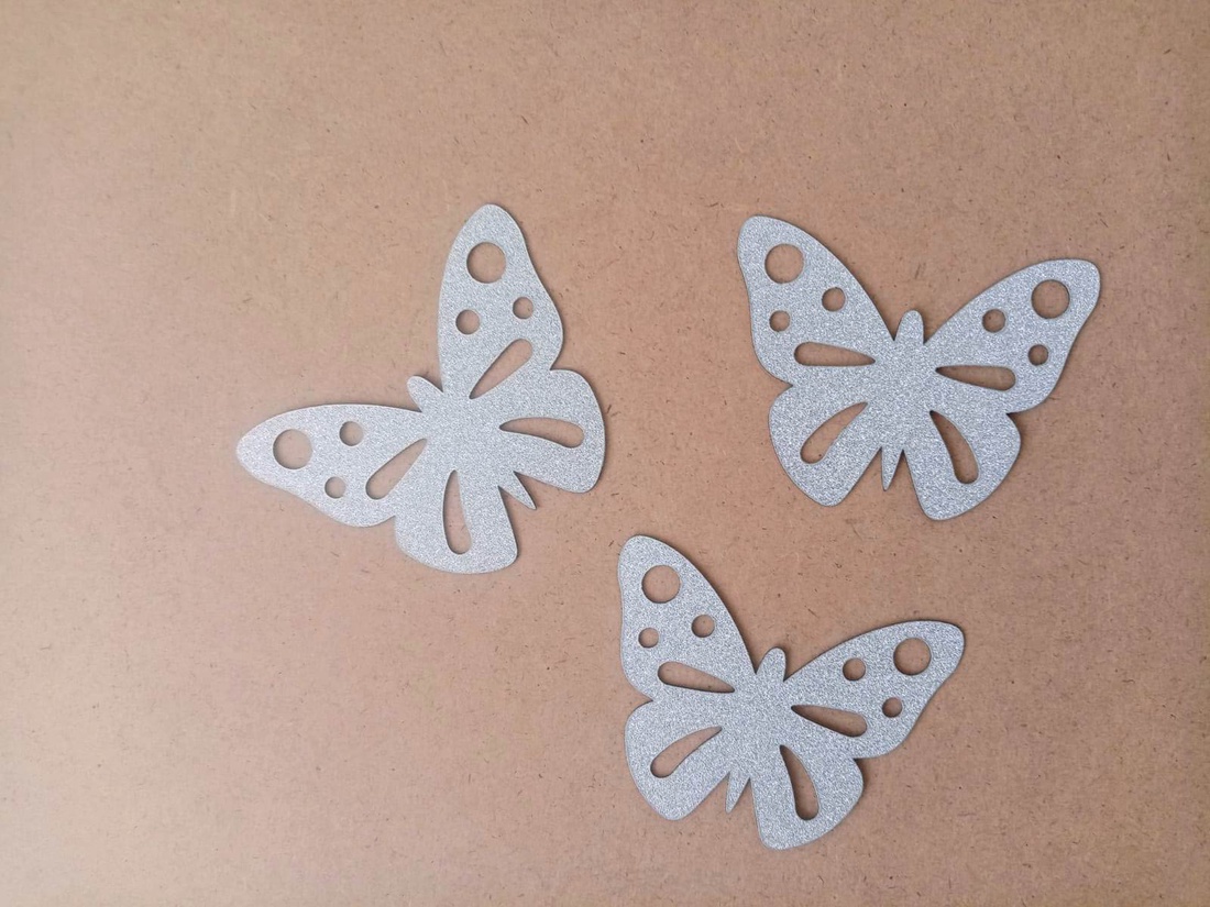 Set 12 Fluturasi carton glitter 7 x 5 cm - accessorii și unelte - accesorii decorative - alte accesorii - Artynos.ro