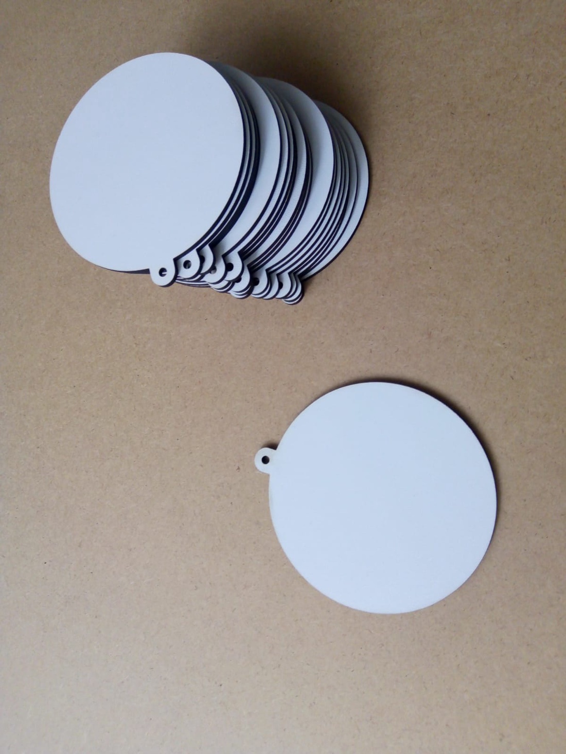 Set 30 blank-uri glob de Craciun pentru decorat, HDF alb 3 mm, diametru 9 cm - crăciun - decorațiuni de crăciun de casă - globuri de crăciun - Artynos.ro