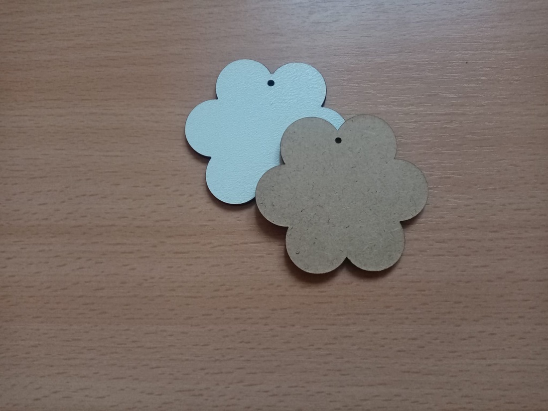 Set 50 blank-uri in forma de floare pentru martisor. 6x5.5 cm - accessorii și unelte - accesorii decorative - alte accesorii - Artynos.ro