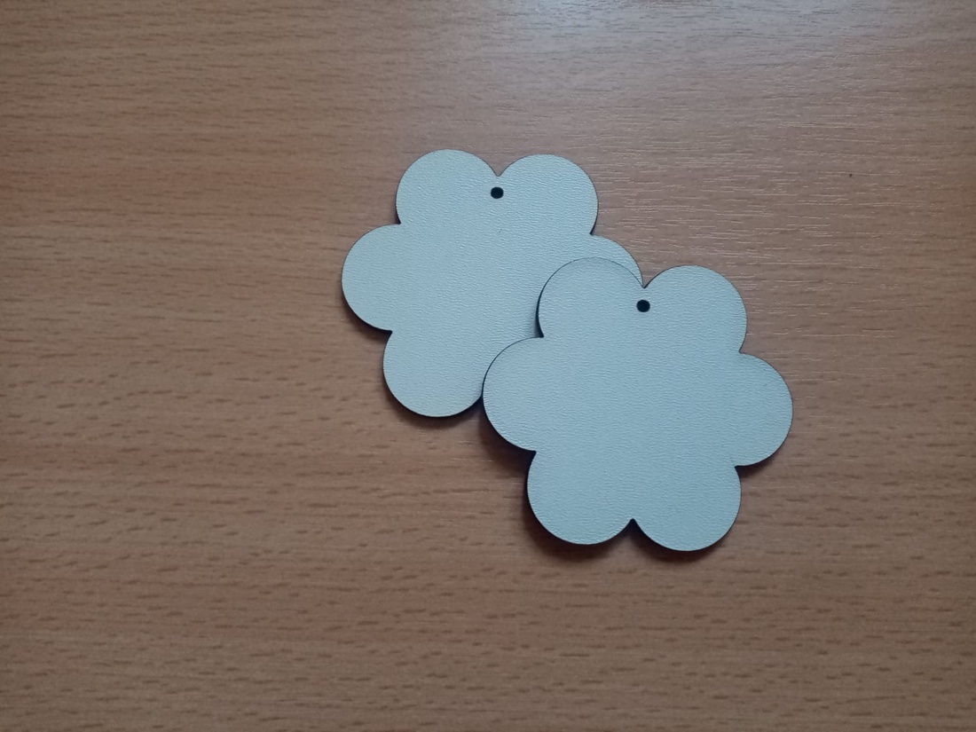 Set 50 blank-uri in forma de floare pentru martisor. 6x5.5 cm - accessorii și unelte - accesorii decorative - alte accesorii - Artynos.ro