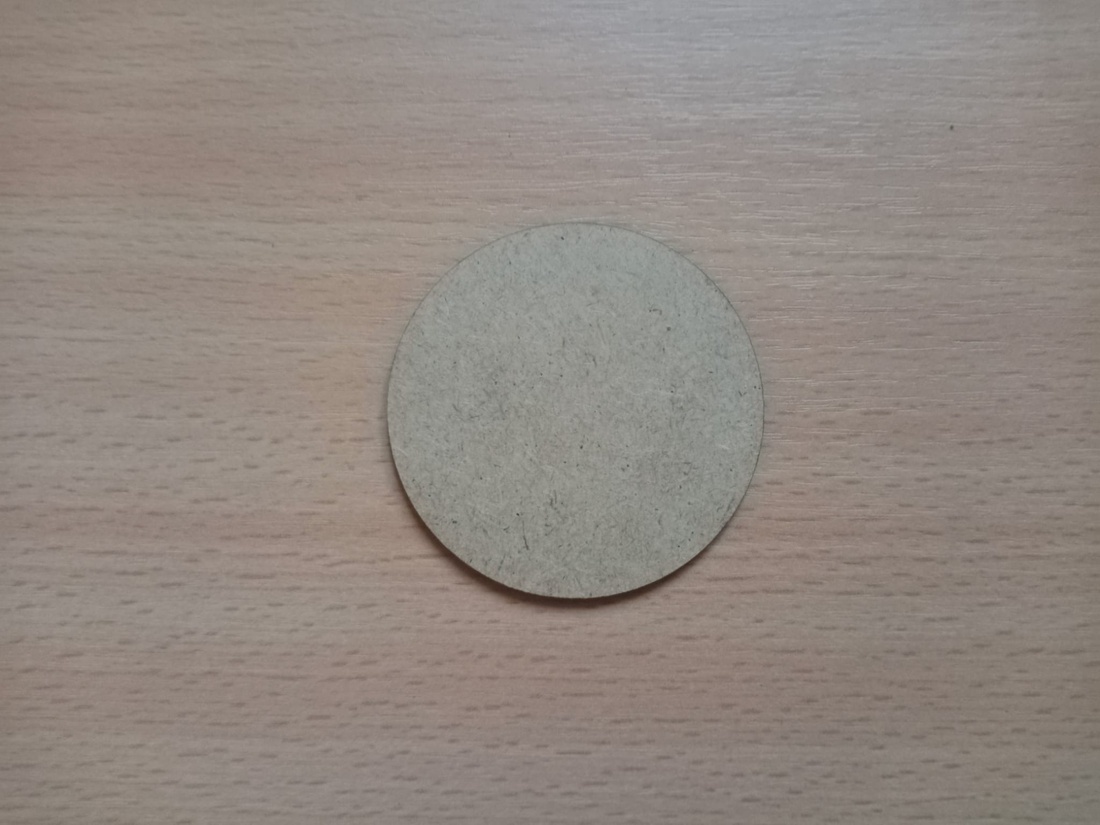 Set de 5 marturii gravate, personalizate cu initialele mirilor si data nuntii. Diametru  9 cm - accessorii și unelte - accesorii decorative - alte accesorii - Artynos.ro