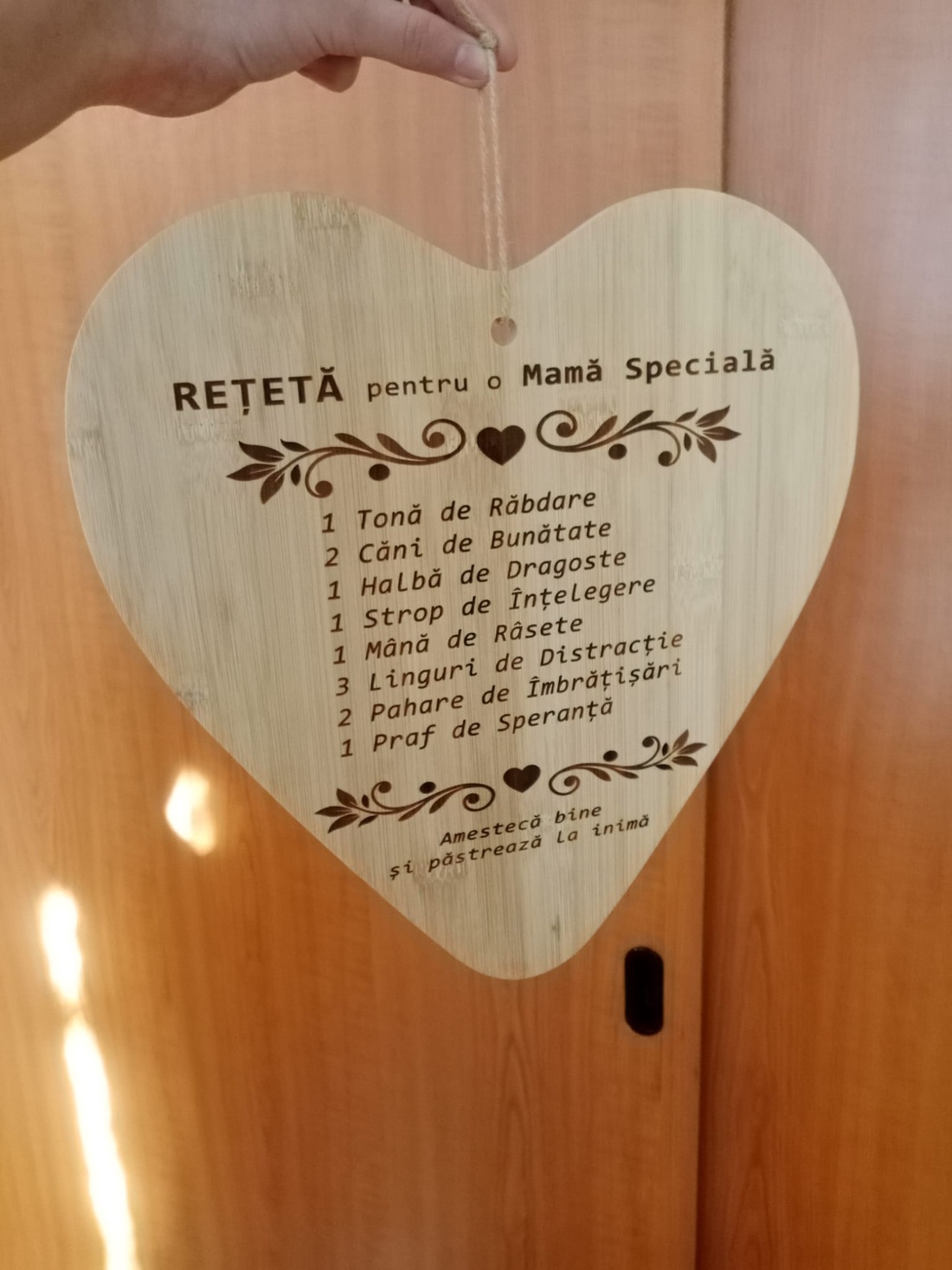 Forma inima lemn gravata cu mesaj. Cadou 8 martie, Ziua mamei - arte vizuale și accesorii  - alte arte - Artynos.ro