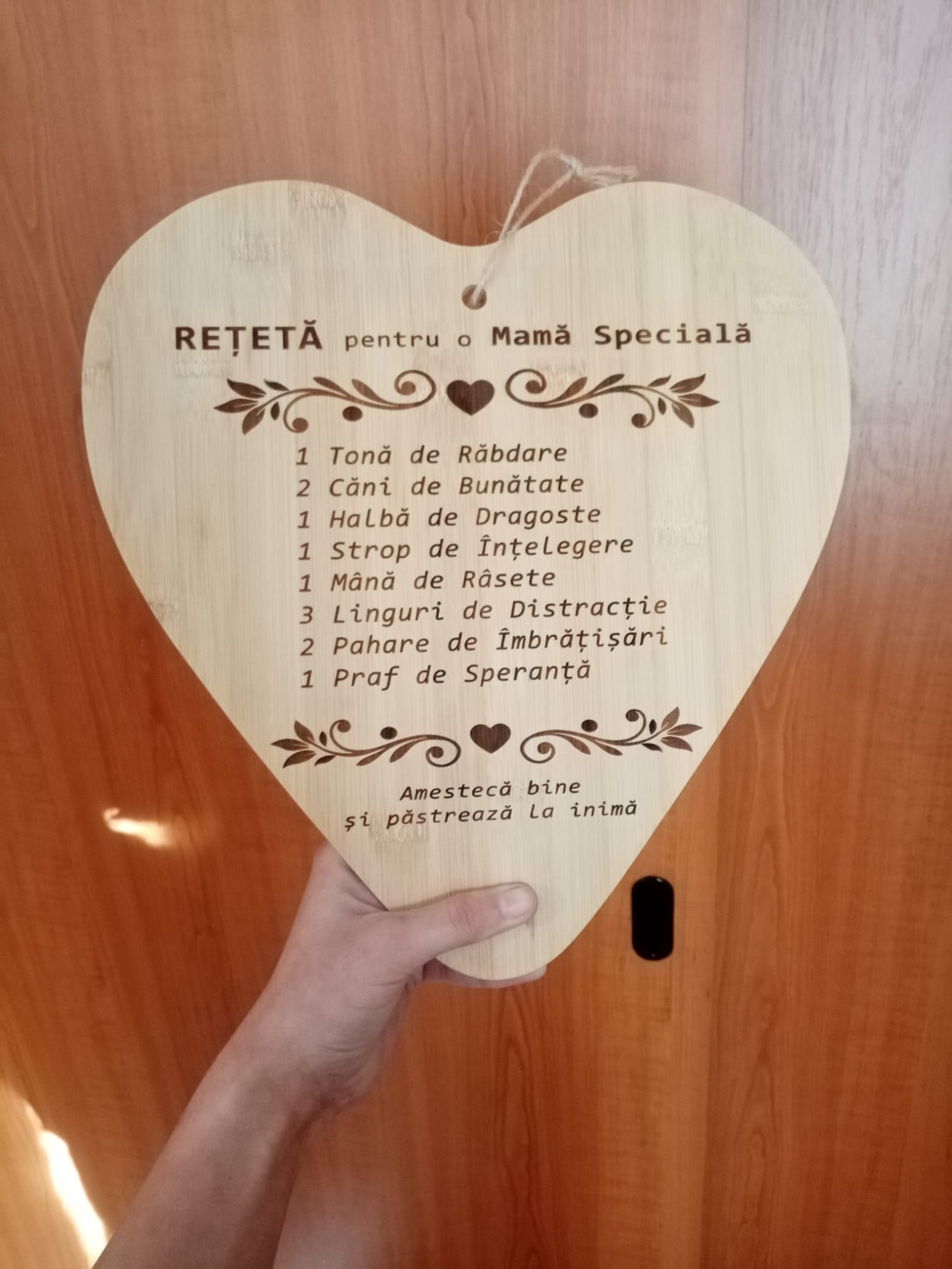 Forma inima lemn gravata cu mesaj. Cadou 8 martie, Ziua mamei - arte vizuale și accesorii  - alte arte - Artynos.ro