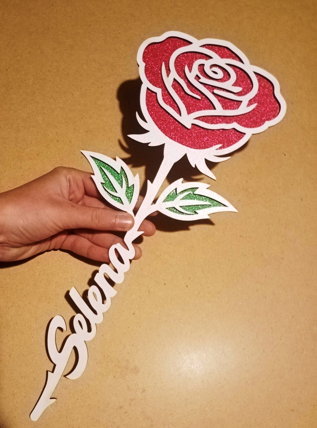 Floare din lemn cu nume 30x12 cm - accessorii și unelte - accesorii decorative - alte accesorii - Artynos.ro