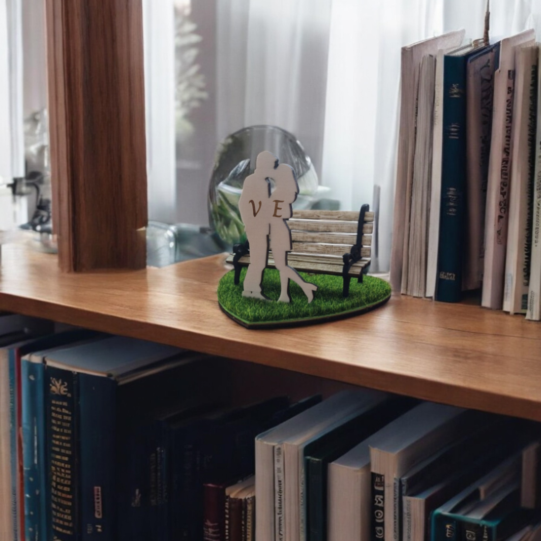 Diorama Povestea Noastra, Un Simbol al Iubirii, cu Banca Realista si Design Autentic - accessorii și unelte - lemn - alte produse din lemn - Artynos.ro