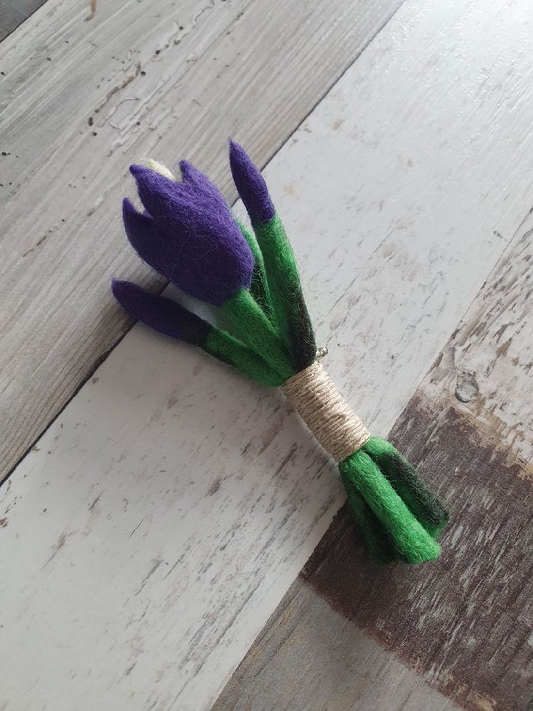 Brosa buchetel lalele  - bijuterii - broșe - Artynos.ro