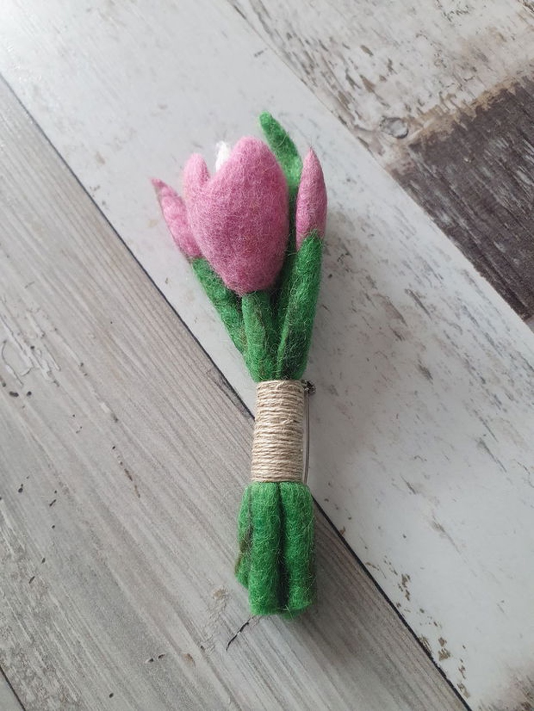 Brosa buchetel lalele  - bijuterii - broșe - Artynos.ro