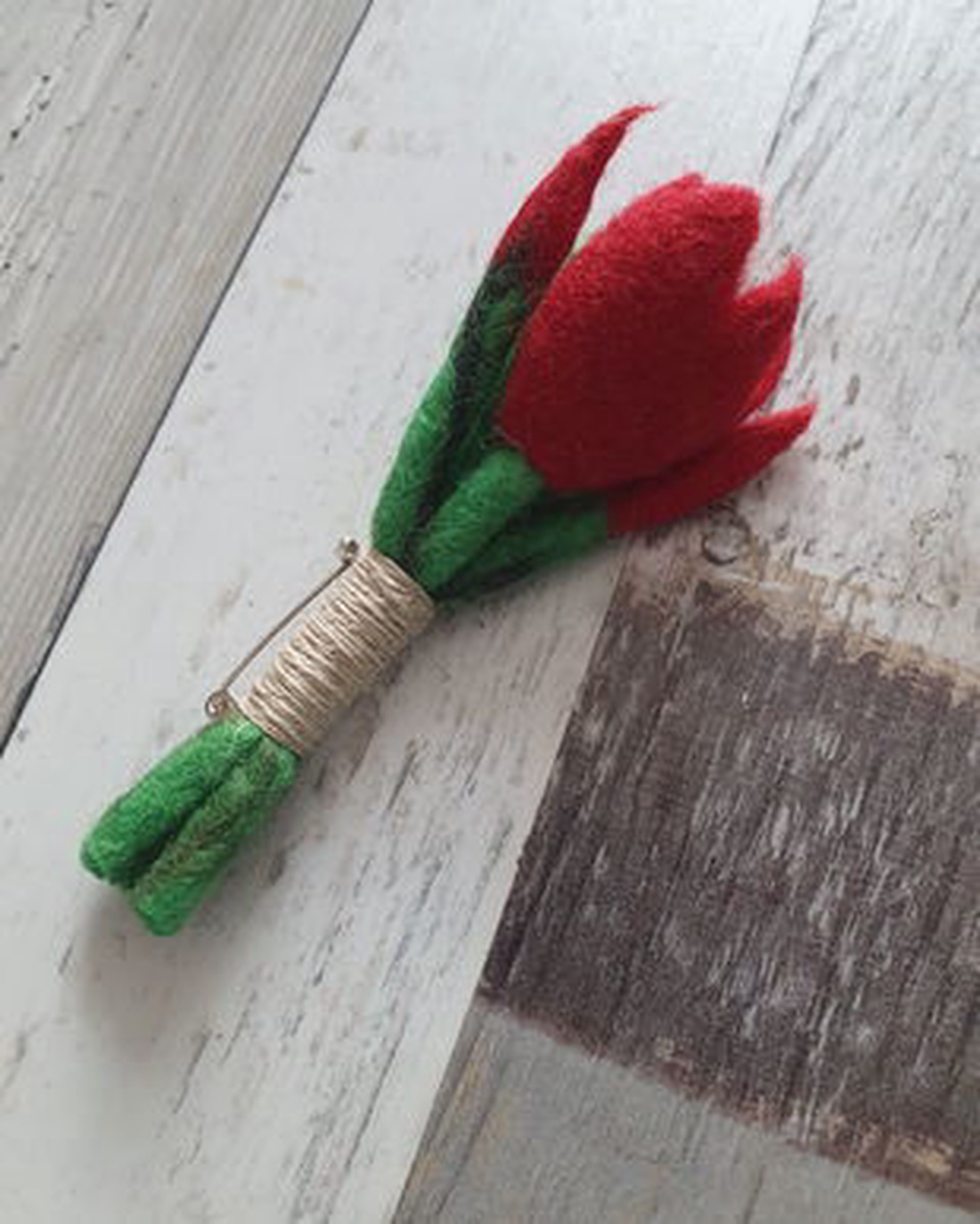 Brosa buchetel lalele  - bijuterii - broșe - Artynos.ro