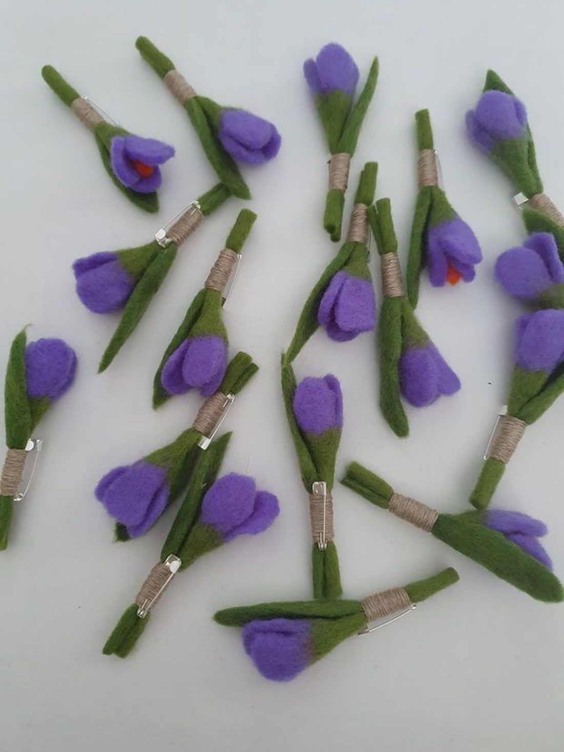 Brosa brandusa  - bijuterii - broșe - Artynos.ro