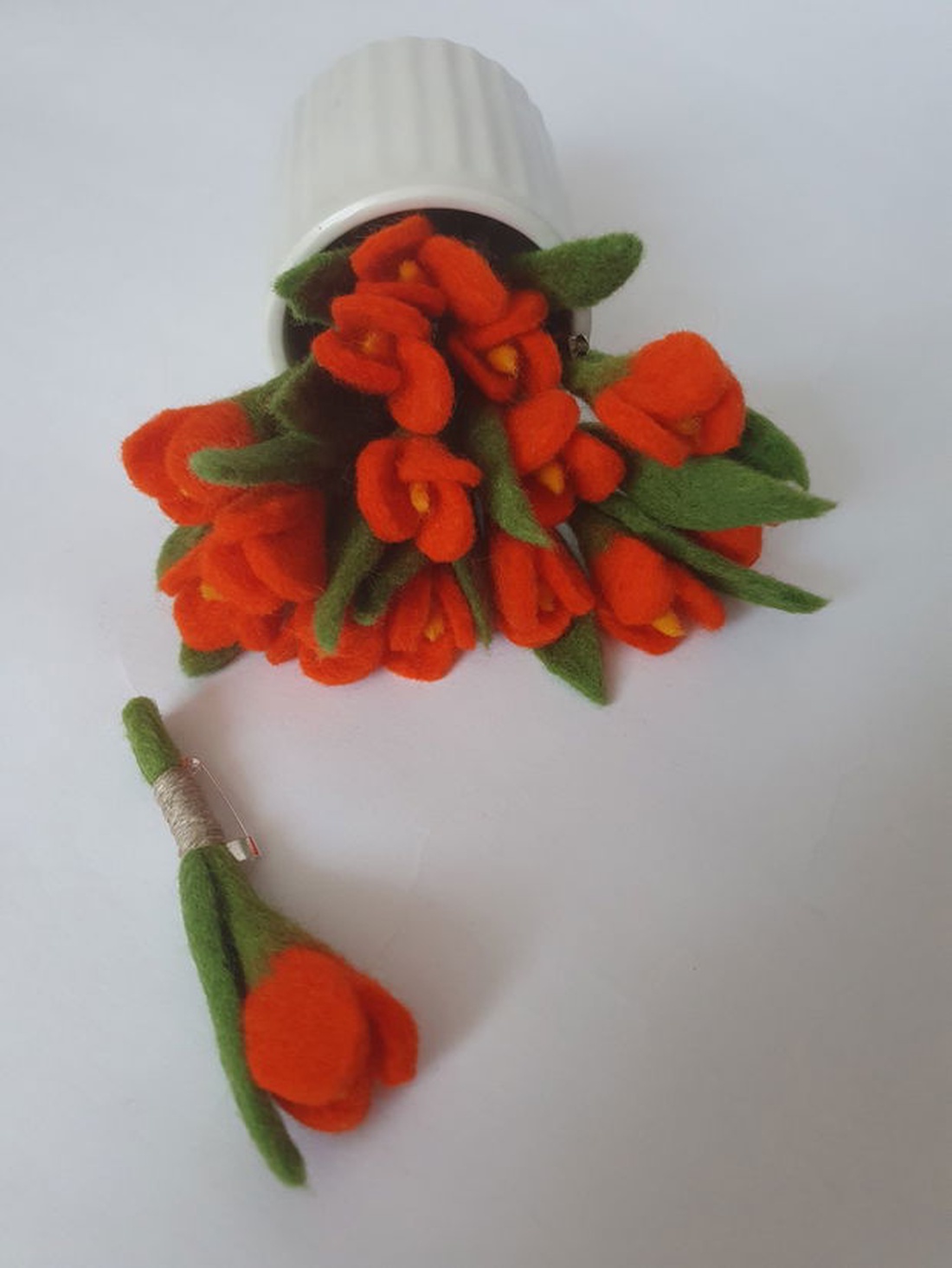 Brosa brandusa  - bijuterii - broșe - Artynos.ro