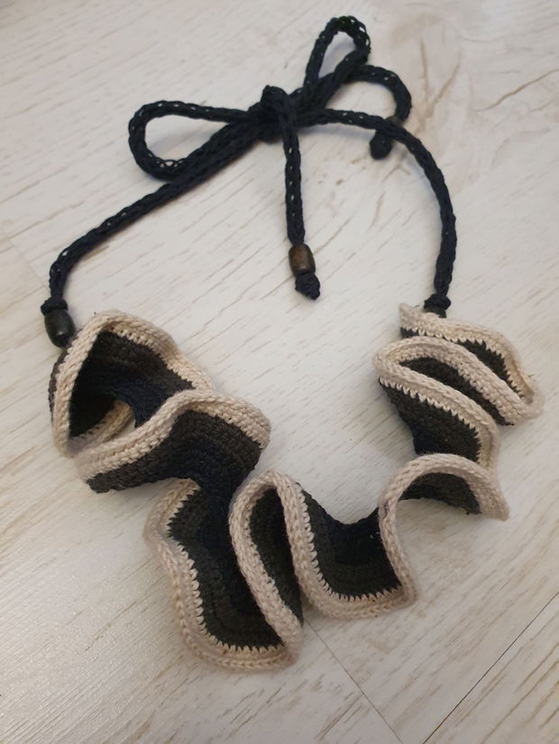 Colier alb negru  - bijuterii - coliere - chockere - Artynos.ro