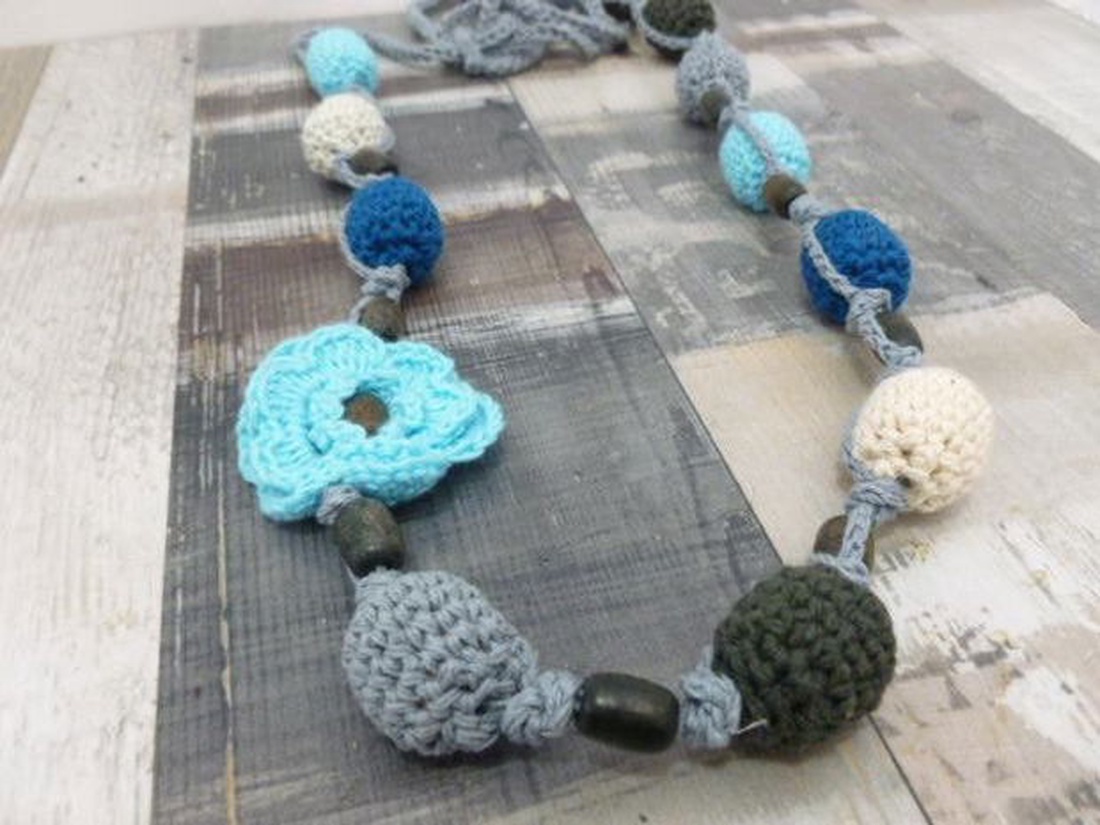 Colier bilute și flori  - bijuterii - coliere - coliere din mărgele - Artynos.ro