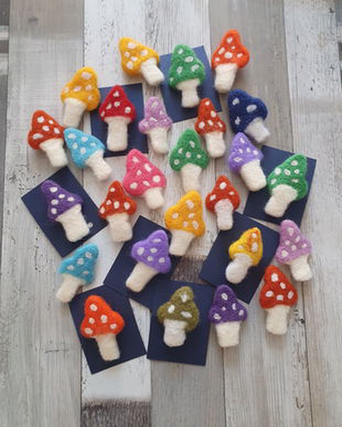 Brosa ciupercuta  - bijuterii - broșe - Artynos.ro