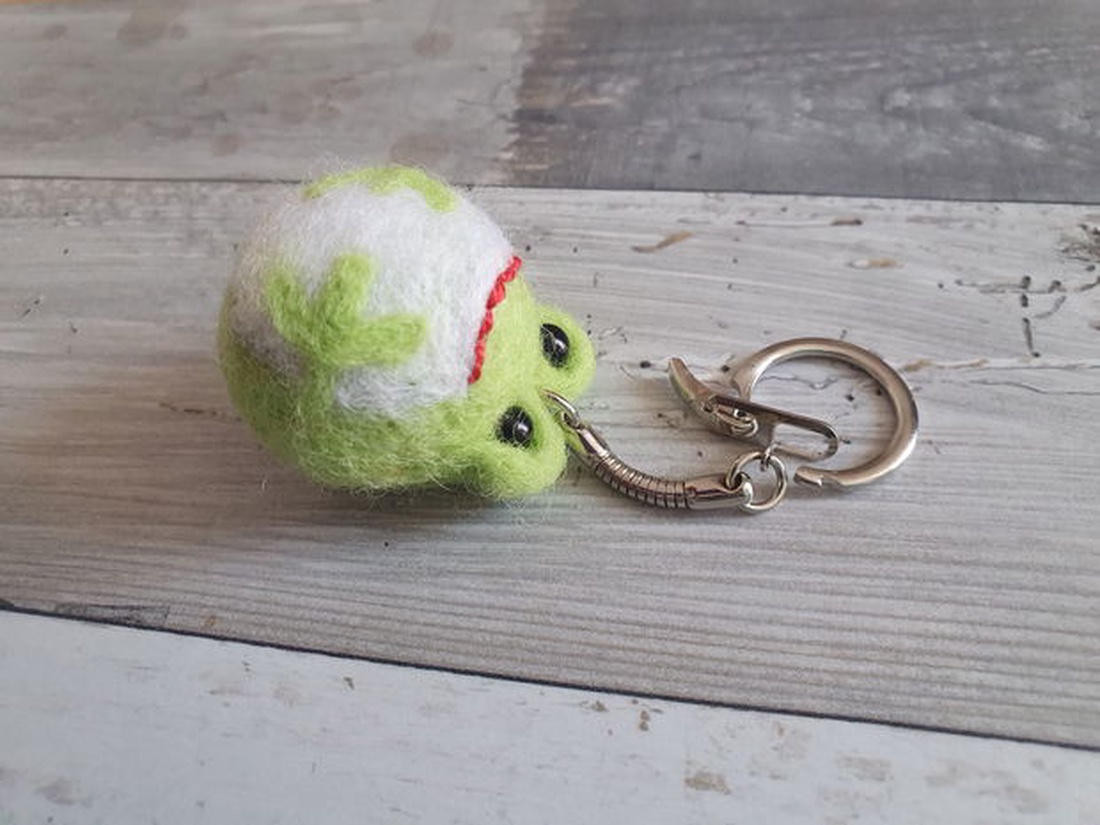 Breloc broscuta  - genți și portofele - accesorii genți - breloc - Artynos.ro