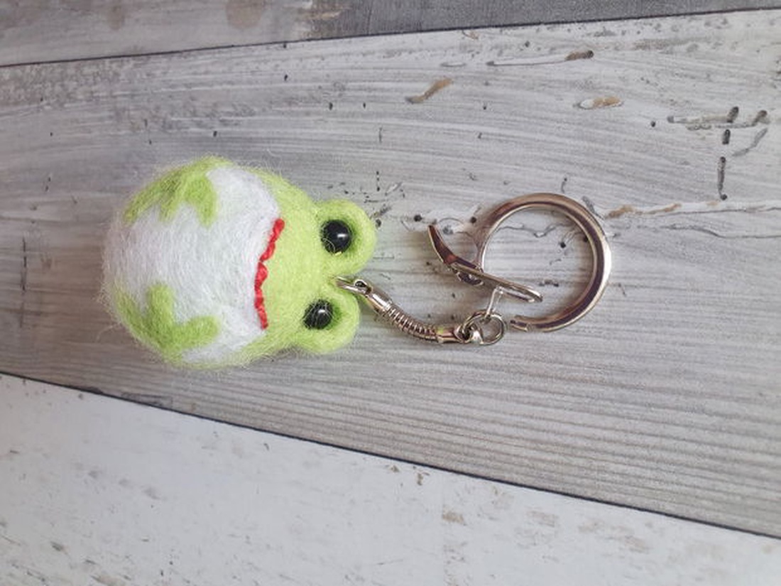 Breloc broscuta  - genți și portofele - accesorii genți - breloc - Artynos.ro