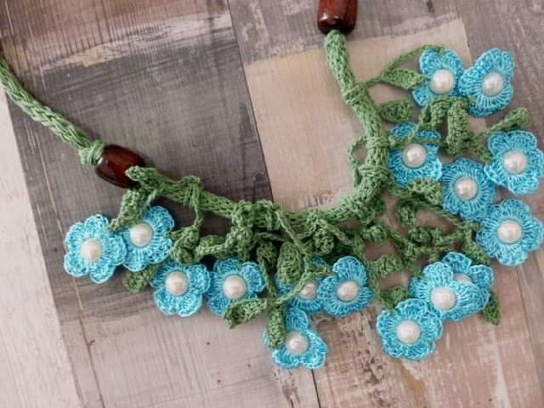 Colier cu flori  - bijuterii - coliere - coliere din perle - Artynos.ro