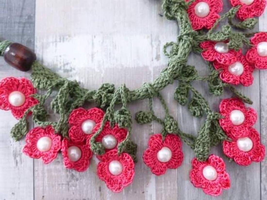 Colier cu flori  - bijuterii - coliere - coliere din perle - Artynos.ro