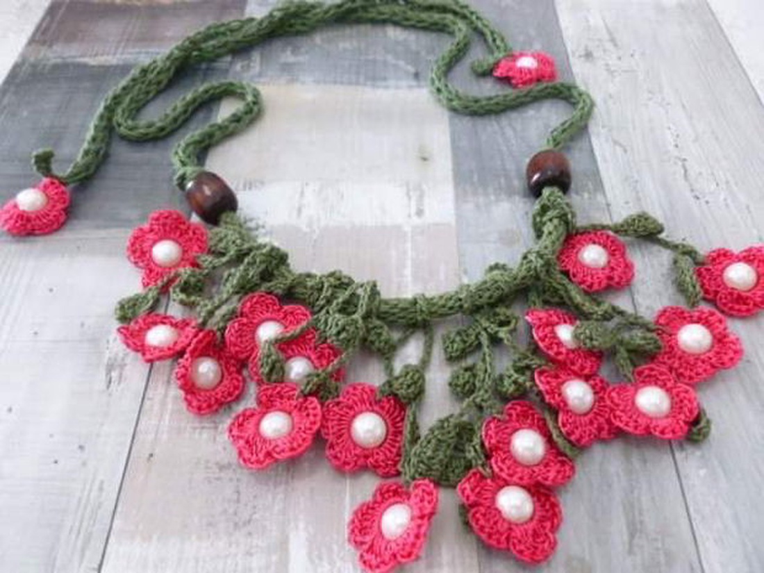 Colier cu flori  - bijuterii - coliere - coliere din perle - Artynos.ro