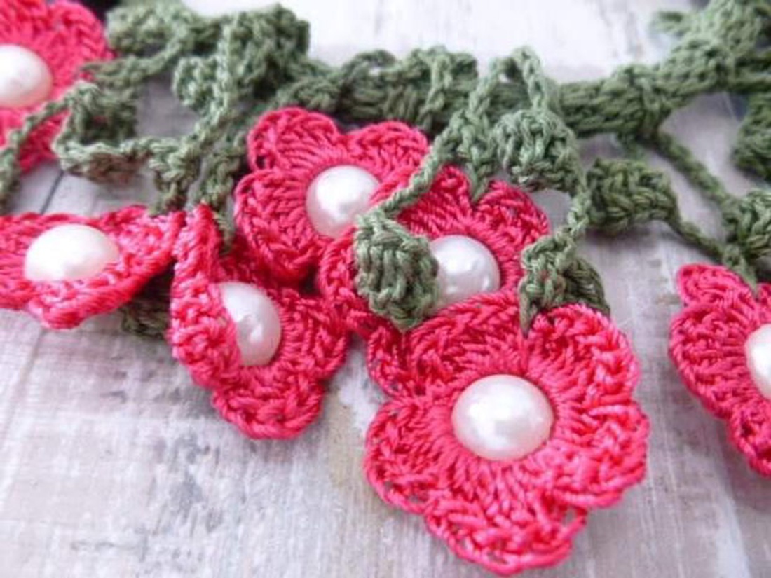 Colier cu flori  - bijuterii - coliere - coliere din perle - Artynos.ro