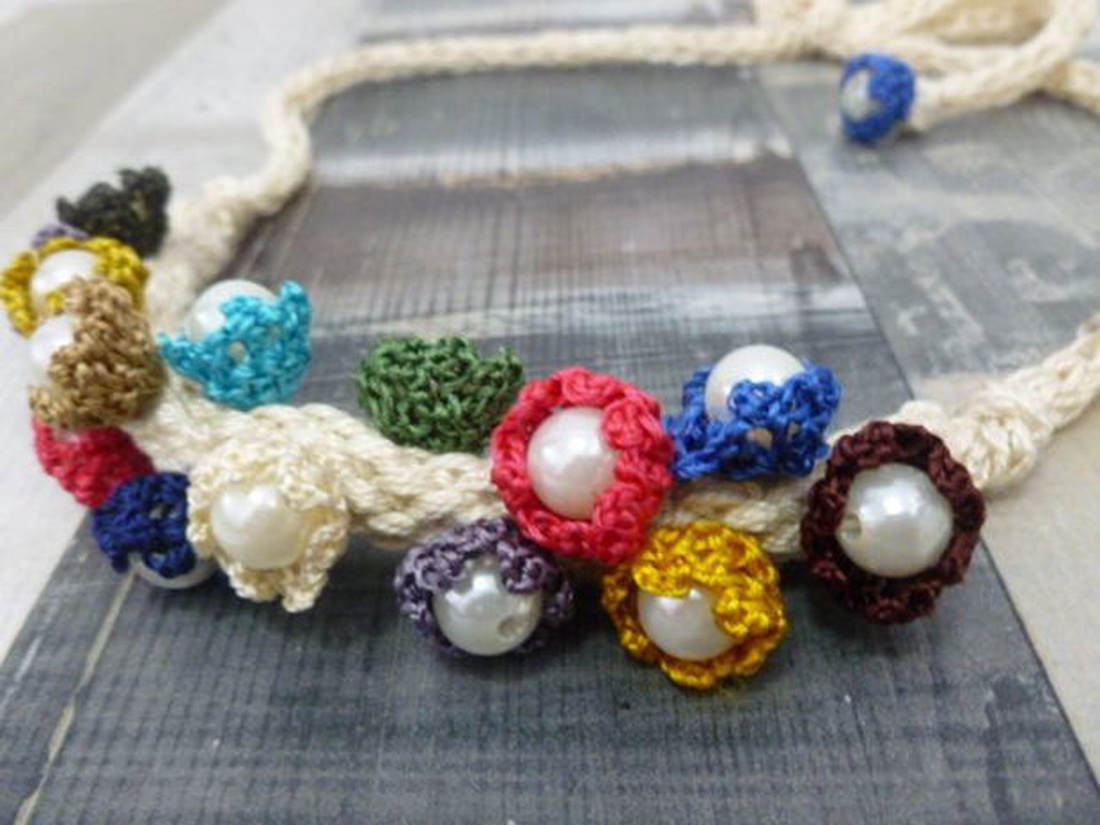 Colier cu flori  - bijuterii - coliere - coliere din perle - Artynos.ro