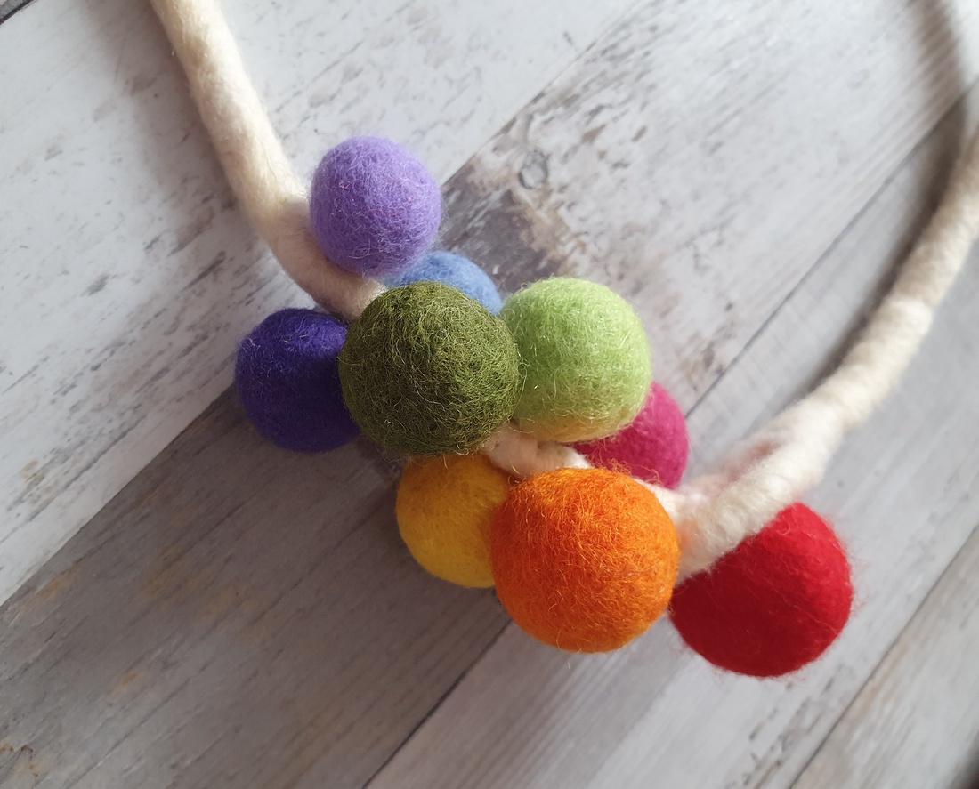 Colier curcubeu  - bijuterii - coliere - coliere din mărgele - Artynos.ro