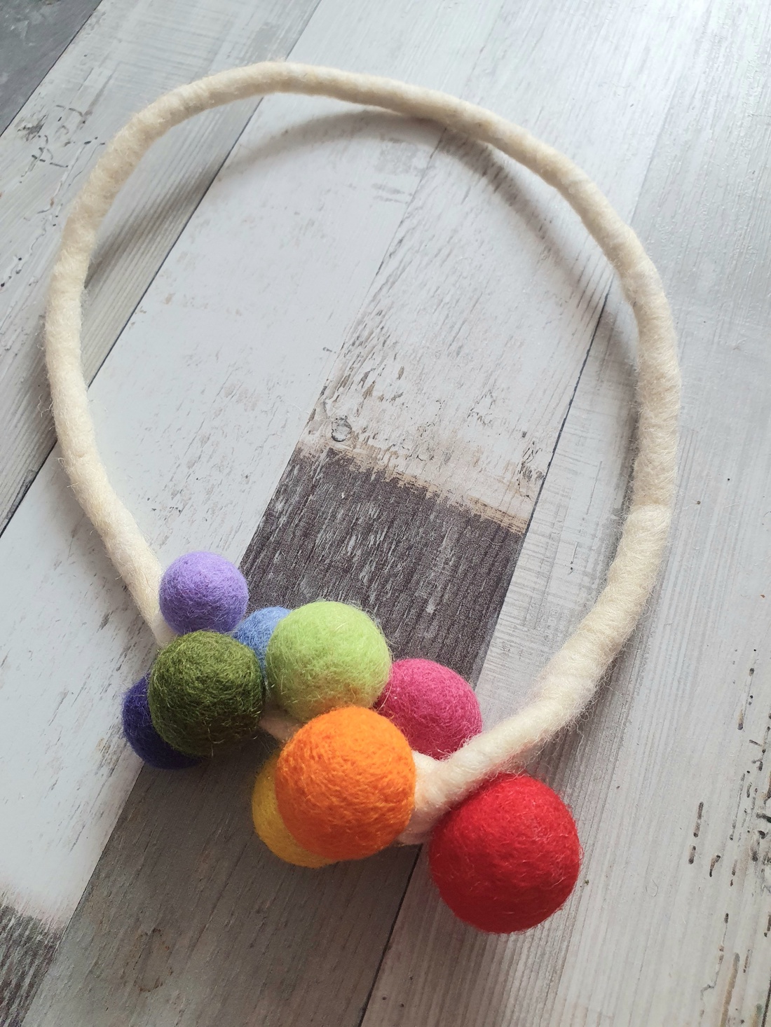 Colier curcubeu  - bijuterii - coliere - coliere din mărgele - Artynos.ro