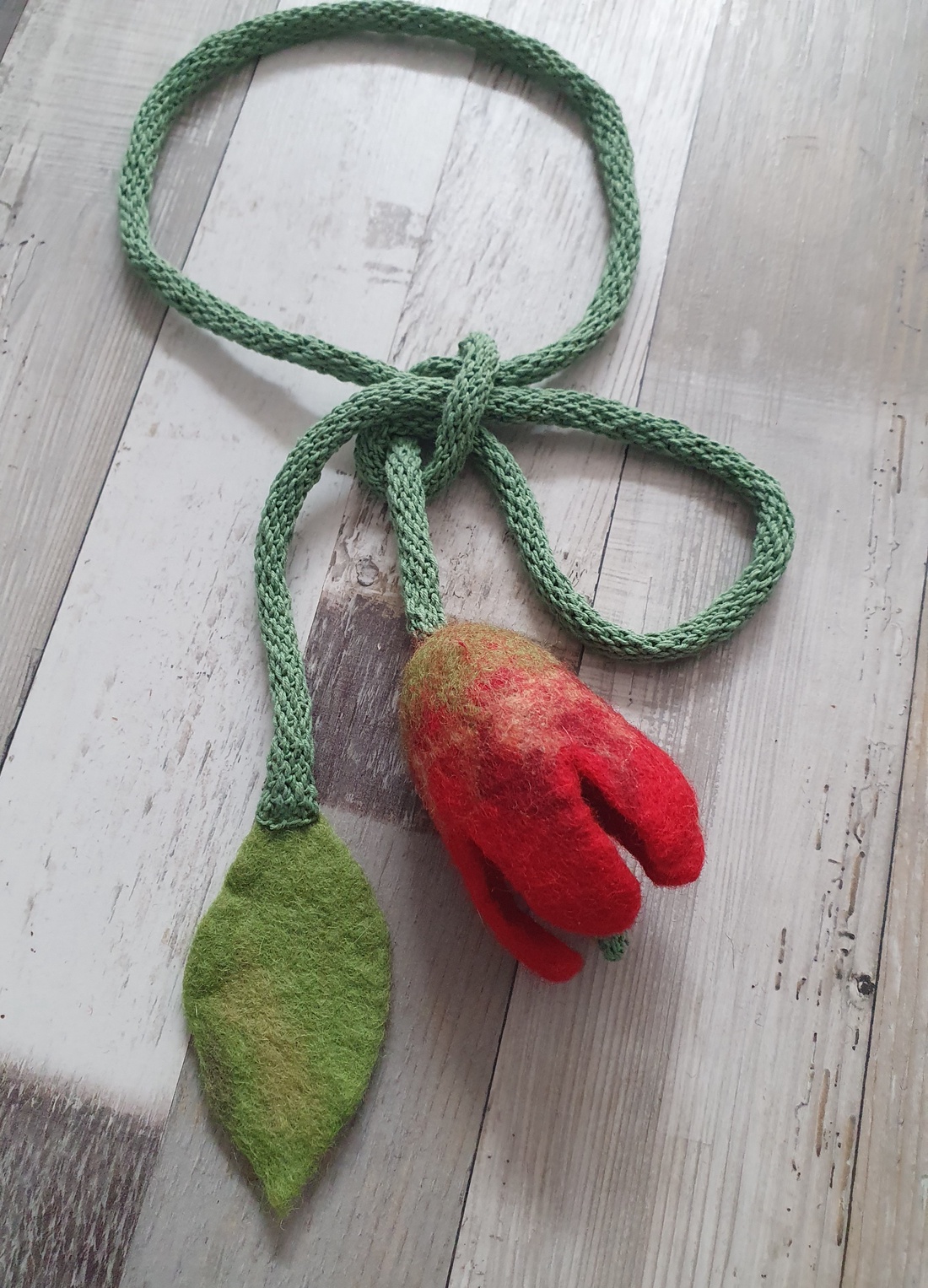 Colier lalea  - bijuterii - coliere - coliere cu pandative - Artynos.ro