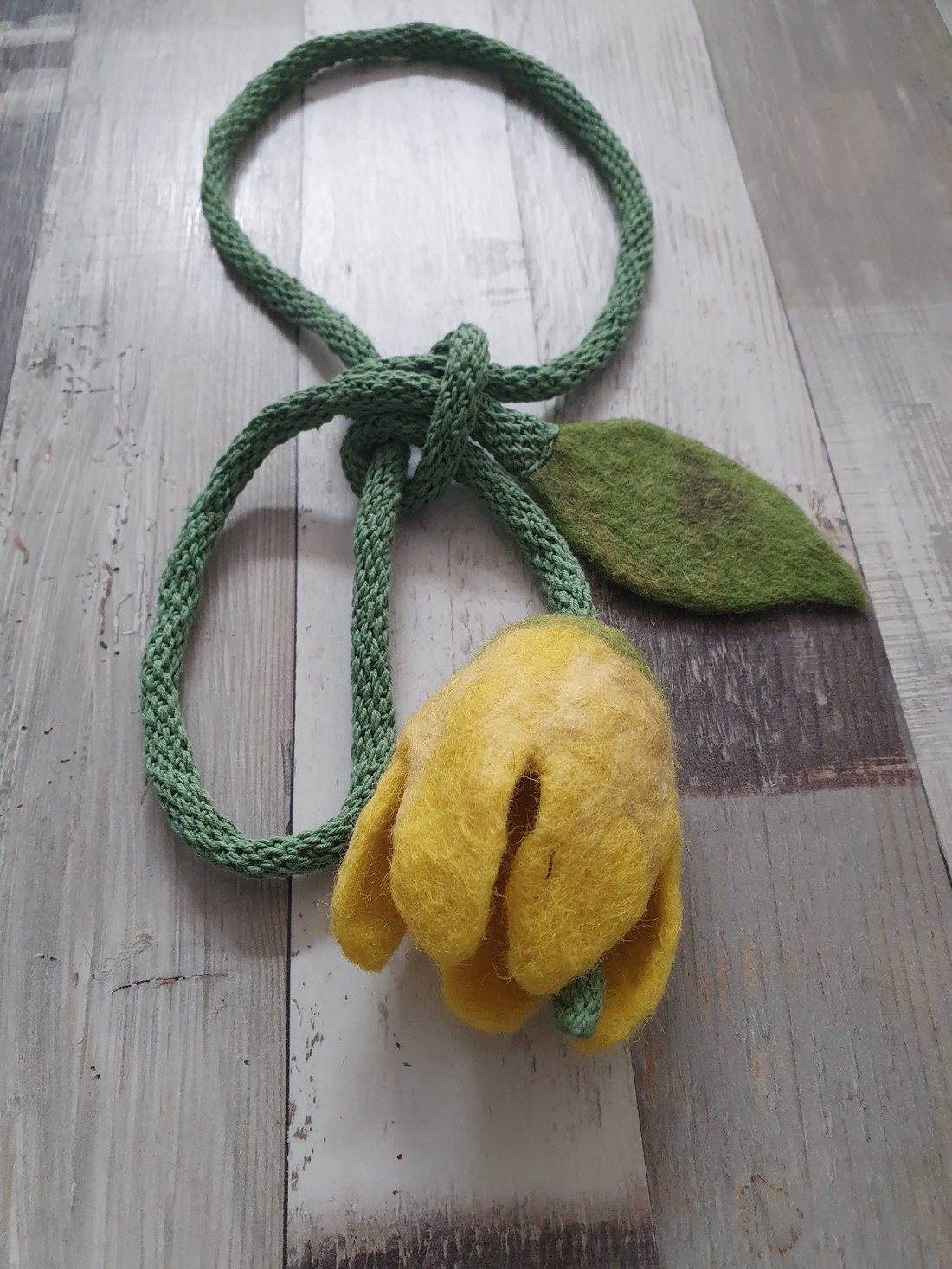 Colier lalea  - bijuterii - coliere - coliere cu pandative - Artynos.ro