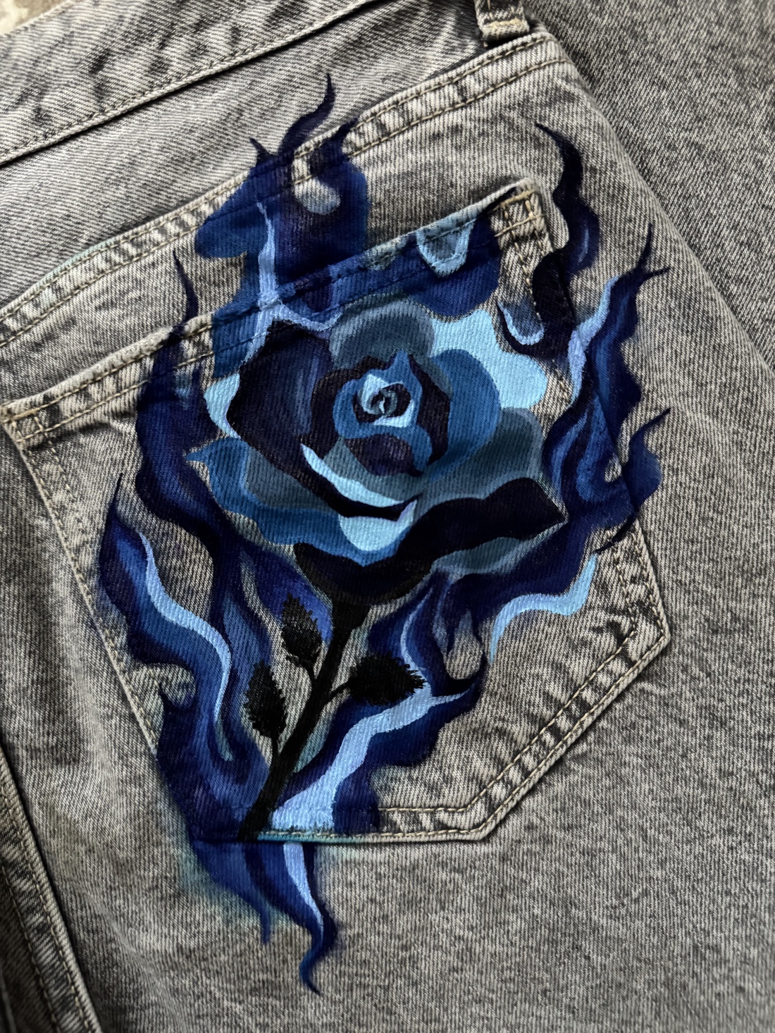 Blue rose, blue flames - arte vizuale și accesorii  - picturi - pictură acrilică - Artynos.ro