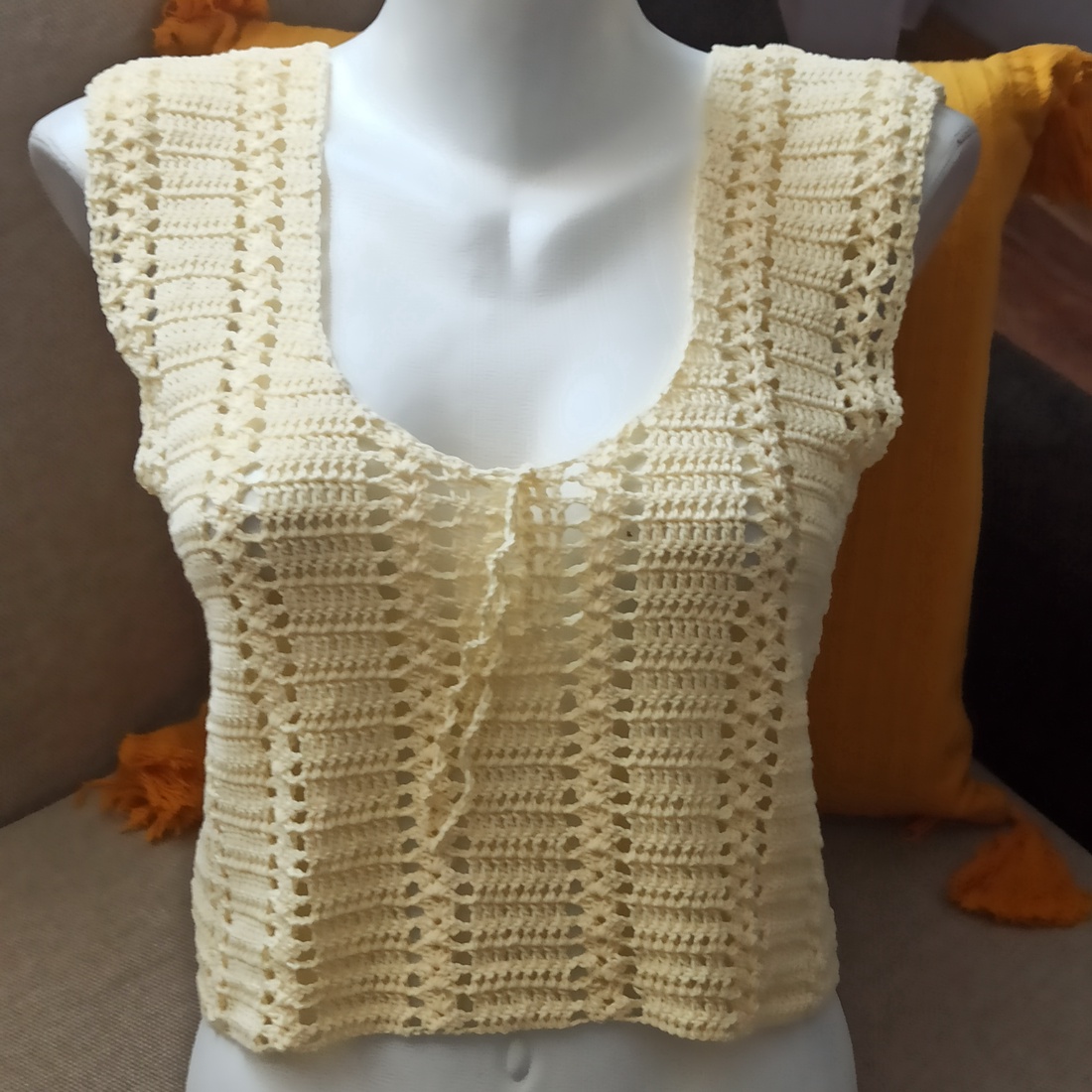 Top croșetat - îmbrăcăminte și modă - haine damă - tricou și top de damă - Artynos.ro Top croșetat - îmbrăcăminte și modă - haine damă - tricou și top de damă - Artynos.ro