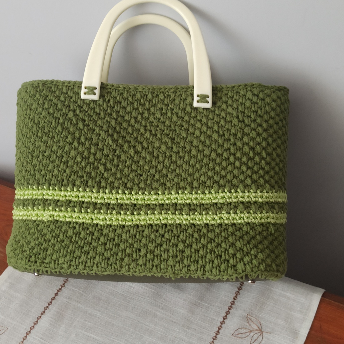 Geanta croșetată - geantă și husă - accesorii genți - breloc - Artynos.ro Geanta croșetată - geantă și husă - accesorii genți - breloc - Artynos.ro